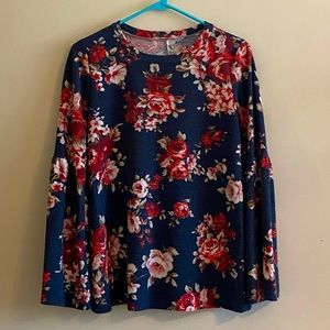 ⭐️ Twelvemonths Boutique Floral Bell Sleeve Top